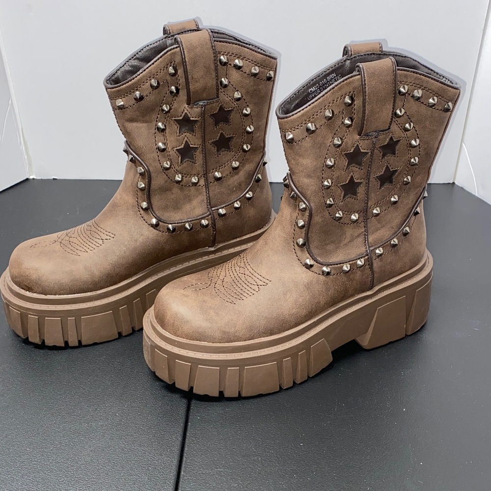 NWOB - Dolls Kill Current Mood Brown Star Studded Western Boots- SZ 6 - Picture 4 of 7